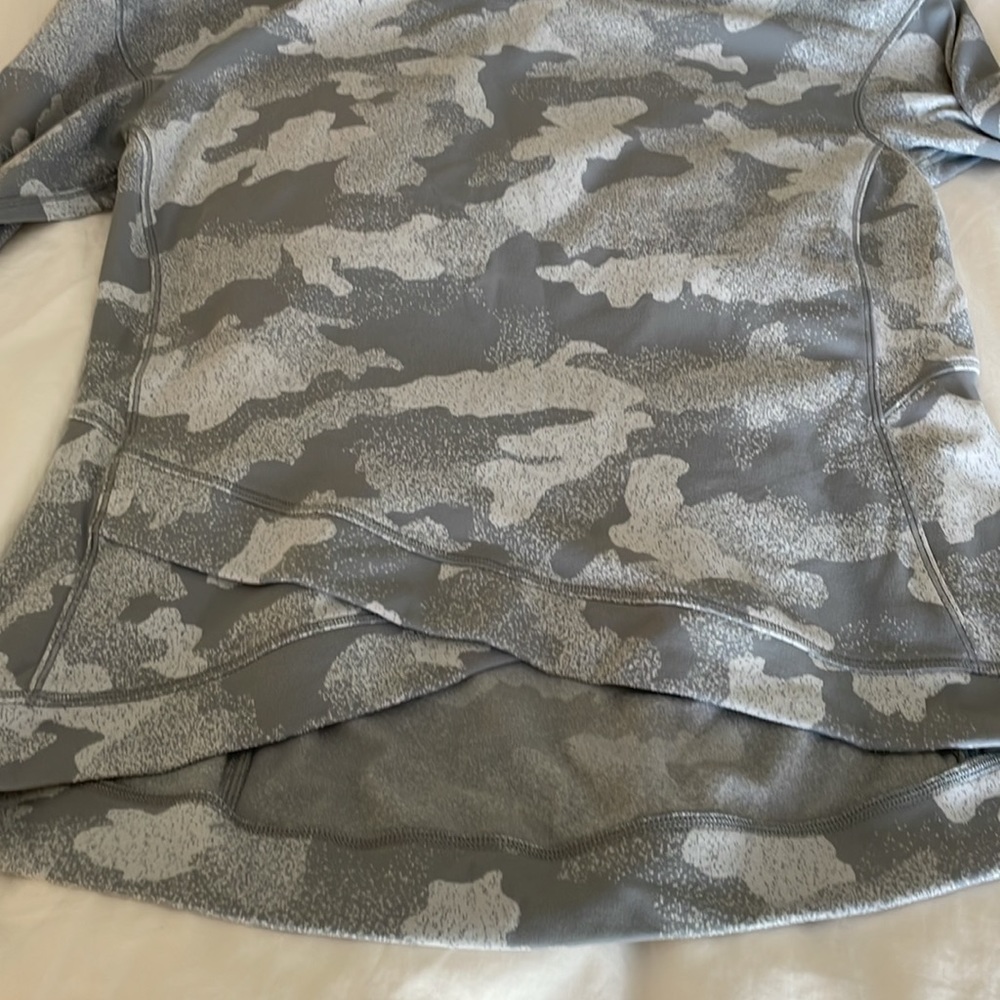 Lululemon Sweatshirt Camo with Thumbholes and Zipper Pocket! Size 12! - Picture 7 of 14